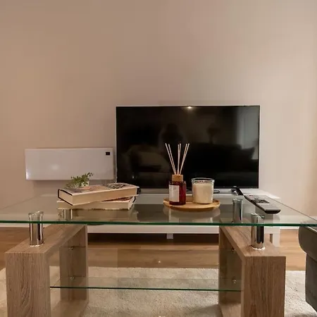 Modern - Leeds City Centre Apartment