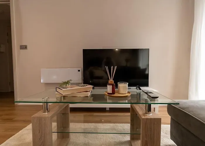 Modern - Leeds City Centre Apartment