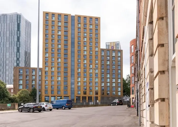 Modern - Leeds City Centre * Leeds (West Yorkshire)